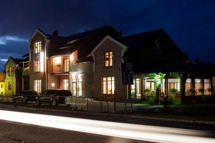 F - Team Hotel Liptovský Hrádok Екстериор снимка