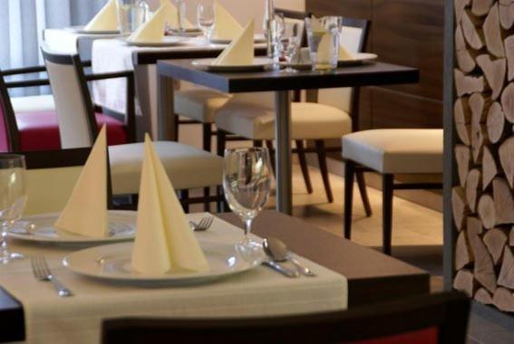 F - Team Hotel Liptovský Hrádok Екстериор снимка